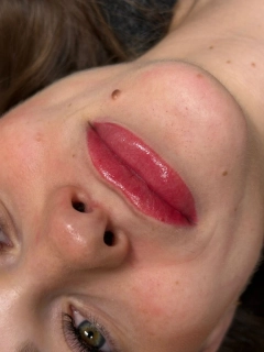 Rtěnková metoda tetování rtů nebo stínovà technika